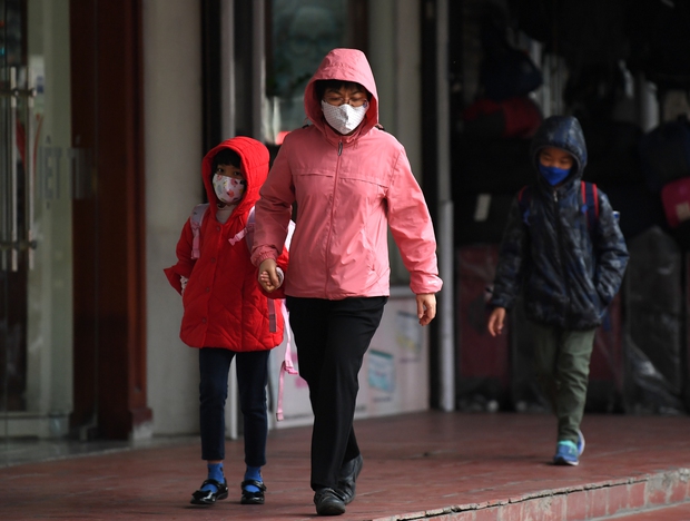 Sáng nay, người dân Thủ đô đón cái rét chính thức sau nhiều ngày chờ đợi-3