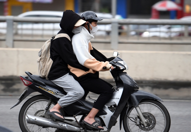 Sáng nay, người dân Thủ đô đón cái rét chính thức sau nhiều ngày chờ đợi-5