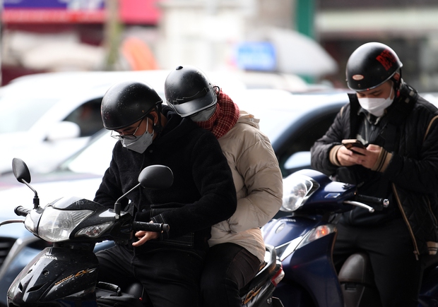 Sáng nay, người dân Thủ đô đón cái rét chính thức sau nhiều ngày chờ đợi-8