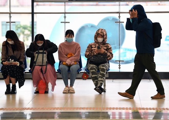 Sáng nay, người dân Thủ đô đón cái rét chính thức sau nhiều ngày chờ đợi-10