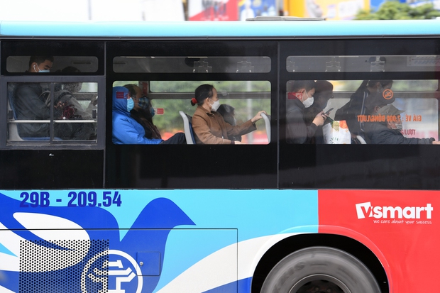 Sáng nay, người dân Thủ đô đón cái rét chính thức sau nhiều ngày chờ đợi-14