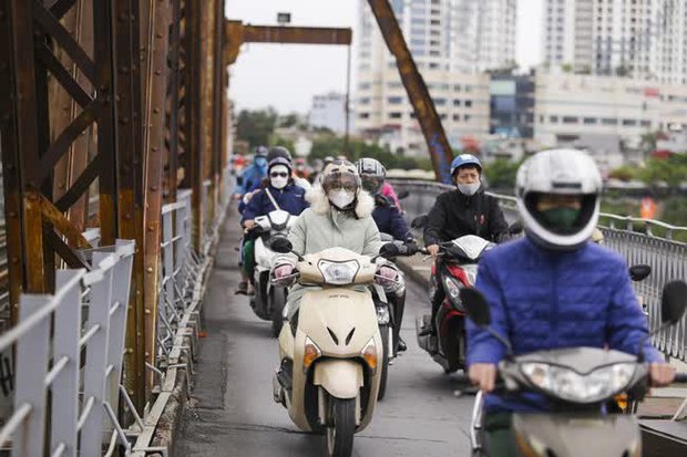 Sáng nay, người dân Thủ đô đón cái rét chính thức sau nhiều ngày chờ đợi-26