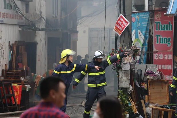 Hà Nội: Cháy lớn ở phố Minh Khai, không ghi nhận thiệt hại về người-2