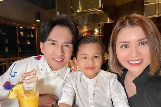 Đan Trường đón sinh nhật bên con trai và vợ cũ với diện mạo 'trẻ mãi không già'