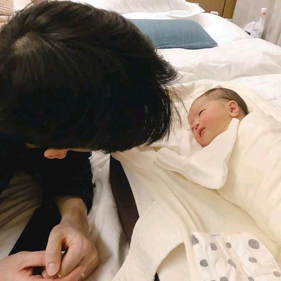 Hé lộ loạt ảnh đầu tiên của quý tử nhà Hyun Bin - Son Ye Jin?-4