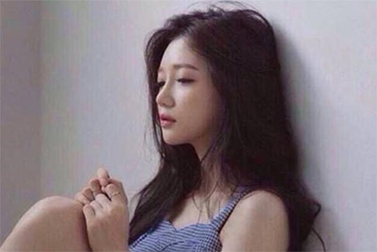 Chê vợ cũ không thể sinh con, tôi ly hôn cưới người khác, 2 năm sau thấy cô ấy ôm con thì choáng váng