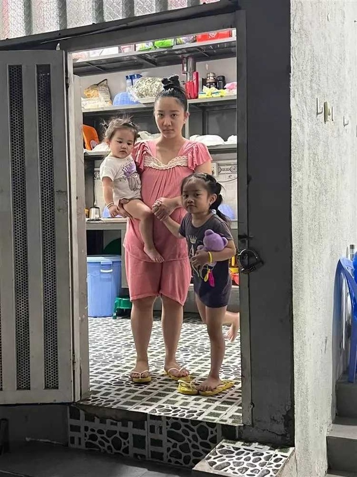 Vợ Lê Dương Bảo Lâm mặc đồ bộ 35K nhưng mạnh tay sắm đồ cho con trai mới sinh với giá hú hồn-3