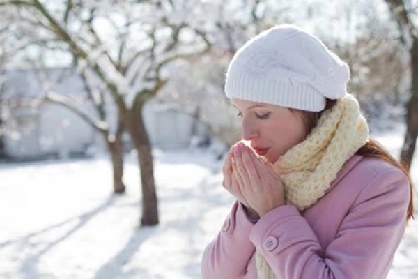 Sốc nhiệt khi thời tiết chuyển lạnh đột ngột có thể gây méo miệng, liệt mặt: Ghi nhớ 5 điều để đề phòng-3