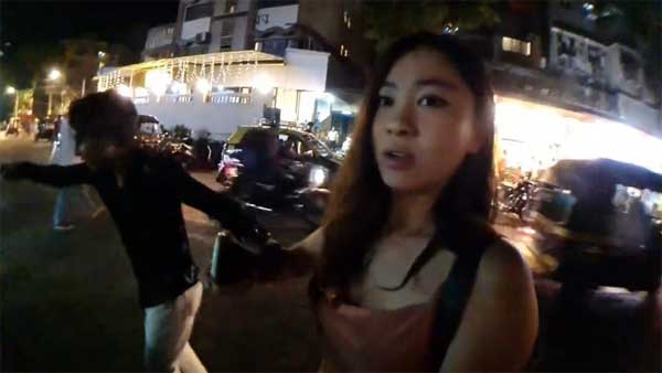 YouTuber bị người đàn ông lao vào đòi hôn khi đang livestream-2