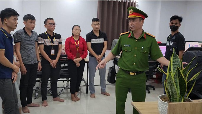 Có 3 luật sư tham gia điều hành công ty gọi điện chửi bới đòi nợ-1