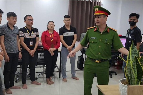 Đã bắt được đối tượng bán nhiều cô gái trẻ đẹp ra nước ngoài-2