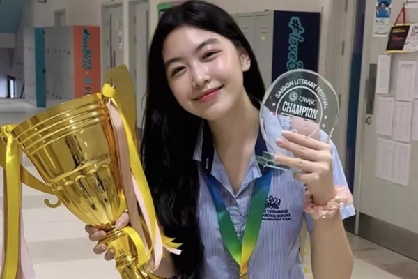 Con gái Quyền Linh mặc đầm dạ hội thướt tha, dân tình xuýt xoa Con gái nhờ đức cha, ngày đội vương miện Hoa hậu thêm gần”-14