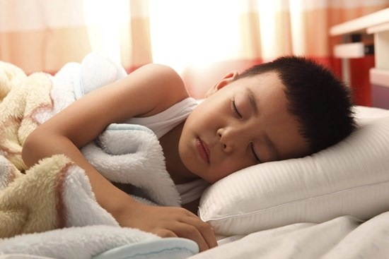 Dành 15 phút trước khi đi ngủ làm điều này, trẻ sẽ thông minh và học giỏi hơn