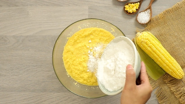Làm bánh ngô nước cốt dừa thơm dẻo tại nhà-3