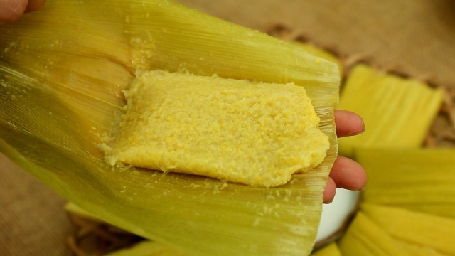 Làm bánh ngô nước cốt dừa thơm dẻo tại nhà-4