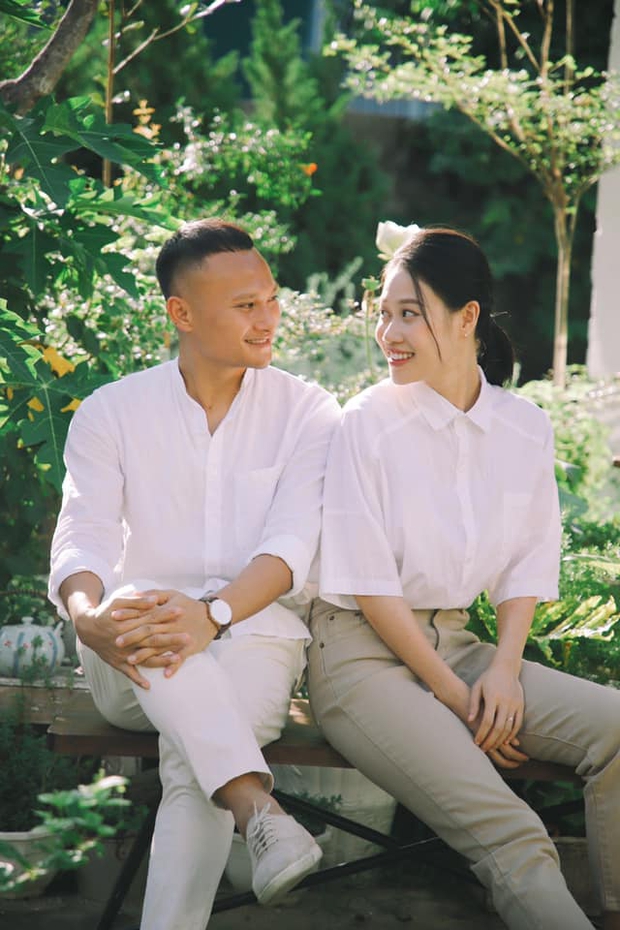 Trọng Hoàng và vợ bên nhau bình yên, ngày chồng từ giã ĐTQG vợ nói một câu ấm lòng-5