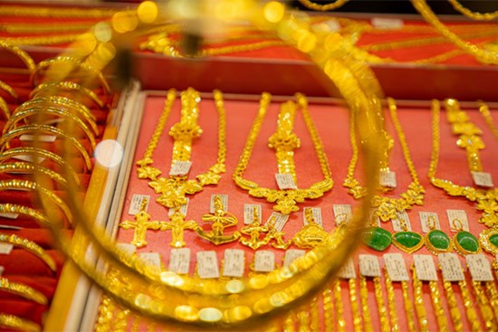 Giá vàng hôm nay 2/12: Vàng tăng dựng đứng sau động thái của Mỹ