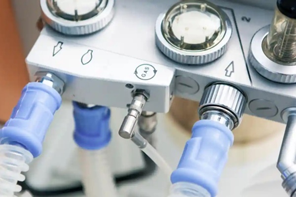 Tắt máy thở của bệnh nhân cùng phòng vì khó chịu tiếng ồn-1