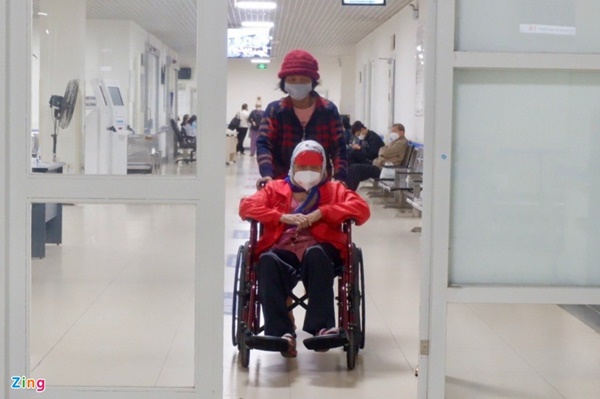 Hà Nội rét đậm đột ngột, dự báo số người khám bệnh gia tăng-1