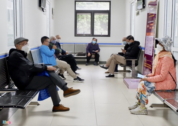 Hà Nội rét đậm đột ngột, dự báo số người khám bệnh gia tăng-5