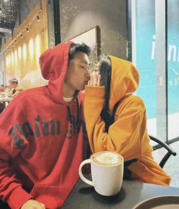 Đoàn Văn Hậu khiến hội FA ghen tị khi đăng ảnh hôn Doãn Hải My cực ngọt-2