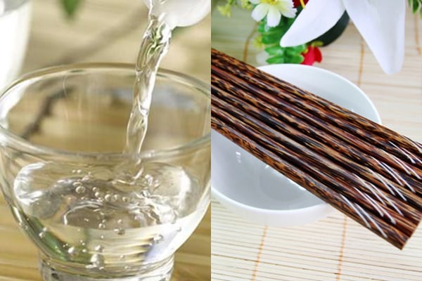 Ấm nước tích đầy cặn bẩn, cho thứ này vào đun sôi là sạch, không tốn công cọ rửa-4