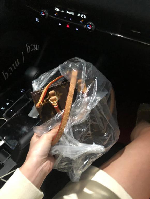 Thêm cầu thủ nổi tiếng sắp lấy vợ, nhan sắc cô dâu gây bất ngờ-1