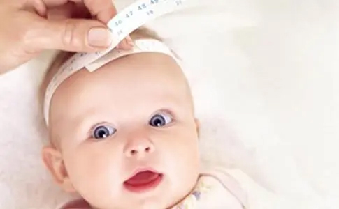 Bé có những đặc điểm này tưởng chừng xấu xí nhưng càng lớn lên càng xinh đẹp, bố mẹ đừng vội thất vọng-3