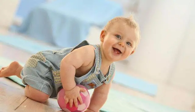 Bé có những đặc điểm này tưởng chừng xấu xí nhưng càng lớn lên càng xinh đẹp, bố mẹ đừng vội thất vọng-2