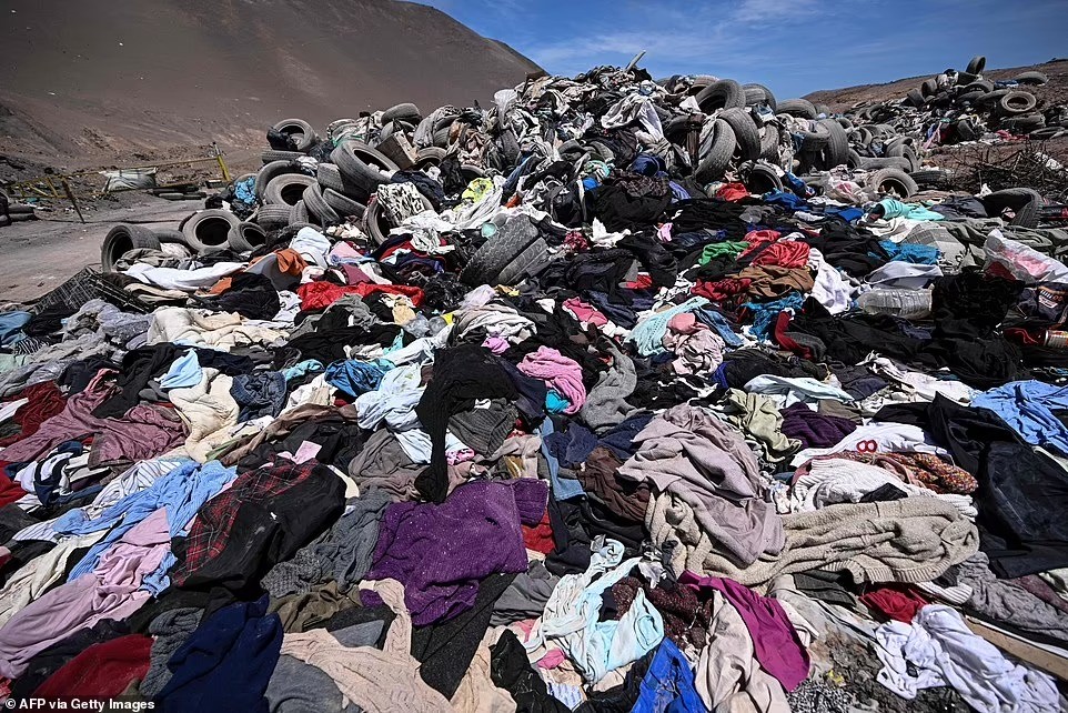 Sa mạc Atacama: Nơi được ví như Sao Hỏa của Trái đất biến thành bãi rác khổng lồ minh chứng cho sự dư thừa của nhân loại-2