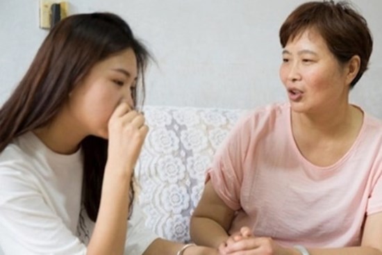 Nghe tiếng cãi nhau, mẹ chồng tuyên bố một câu khiến chồng tôi tái mặt