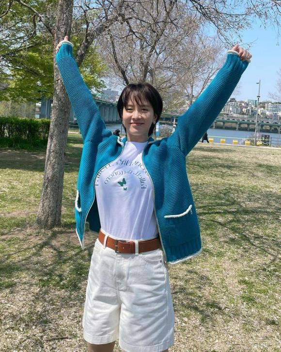 Tạo hóa ưu ái cho Song Ji Hyo gương mặt trẻ trung lại còn có gu thời trang hack tuổi U45-5