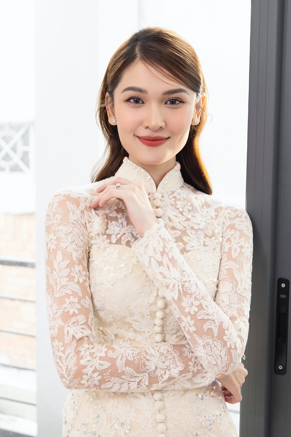 Á hậu Thuỳ Dung dịu dàng với áo dài trong lễ rước dâu, dàn bê tráp toàn sao nữ đình đám-1