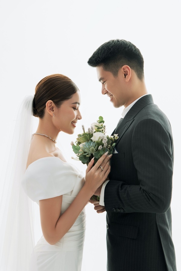 Á hậu Thuỳ Dung dịu dàng với áo dài trong lễ rước dâu, dàn bê tráp toàn sao nữ đình đám-9