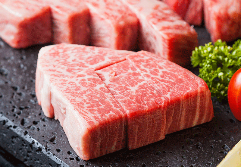 Hộp quà Tết tràn ngập bò Kobe, giá hàng chục triệu đồng-1