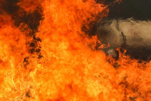 Vô cớ bị cầm dao phóng lợn truy đuổi, thiếu niên lao xe lên vỉa hè tử vong-2