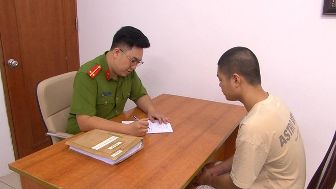 Vô cớ bị cầm dao phóng lợn truy đuổi, thiếu niên lao xe lên vỉa hè tử vong-1