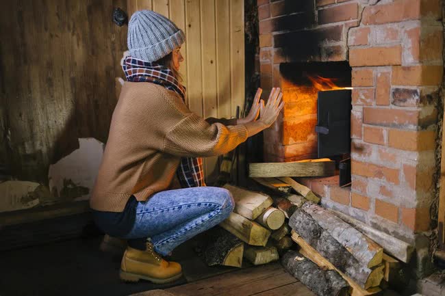 Trời trở lạnh, các gia đình cần ghi nhớ vài điều khi dùng thiết bị sưởi ấm để tiết kiệm điện và không hại sức khỏe-1