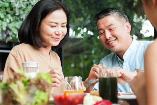 Anh trai dẫn bạn gái về giới thiệu khiến cả nhà đứng ngồi không yên