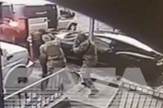 Triệu phú bitcoin Nga bị lôi khỏi xe sang Bentley ngay giữa Moscow