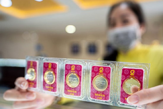 Giá vàng hôm nay 4/12: Rời mốc 67 triệu đồng/lượng