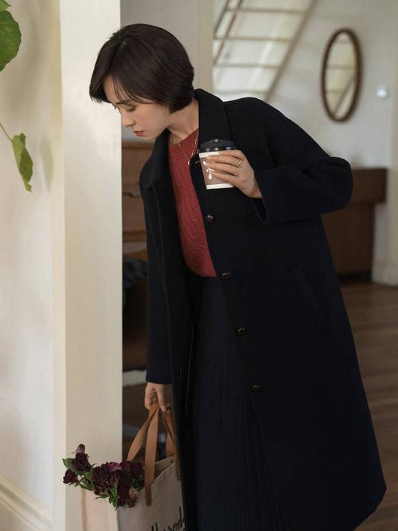 Gợi ý cho phụ nữ ngoài 30: Hãy mặc những chiếc áo khoác này vào mùa đông giúp tôn lên khí chất và sự quý phái-6