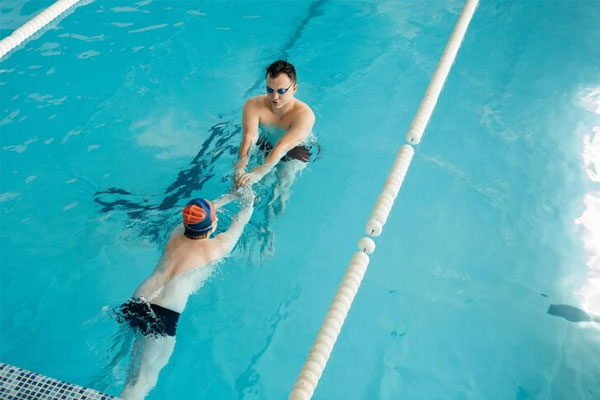 Thầy dạy bơi lạm dụng tình dục bé trai suốt 4 năm nhận án 19 năm tù giam-1