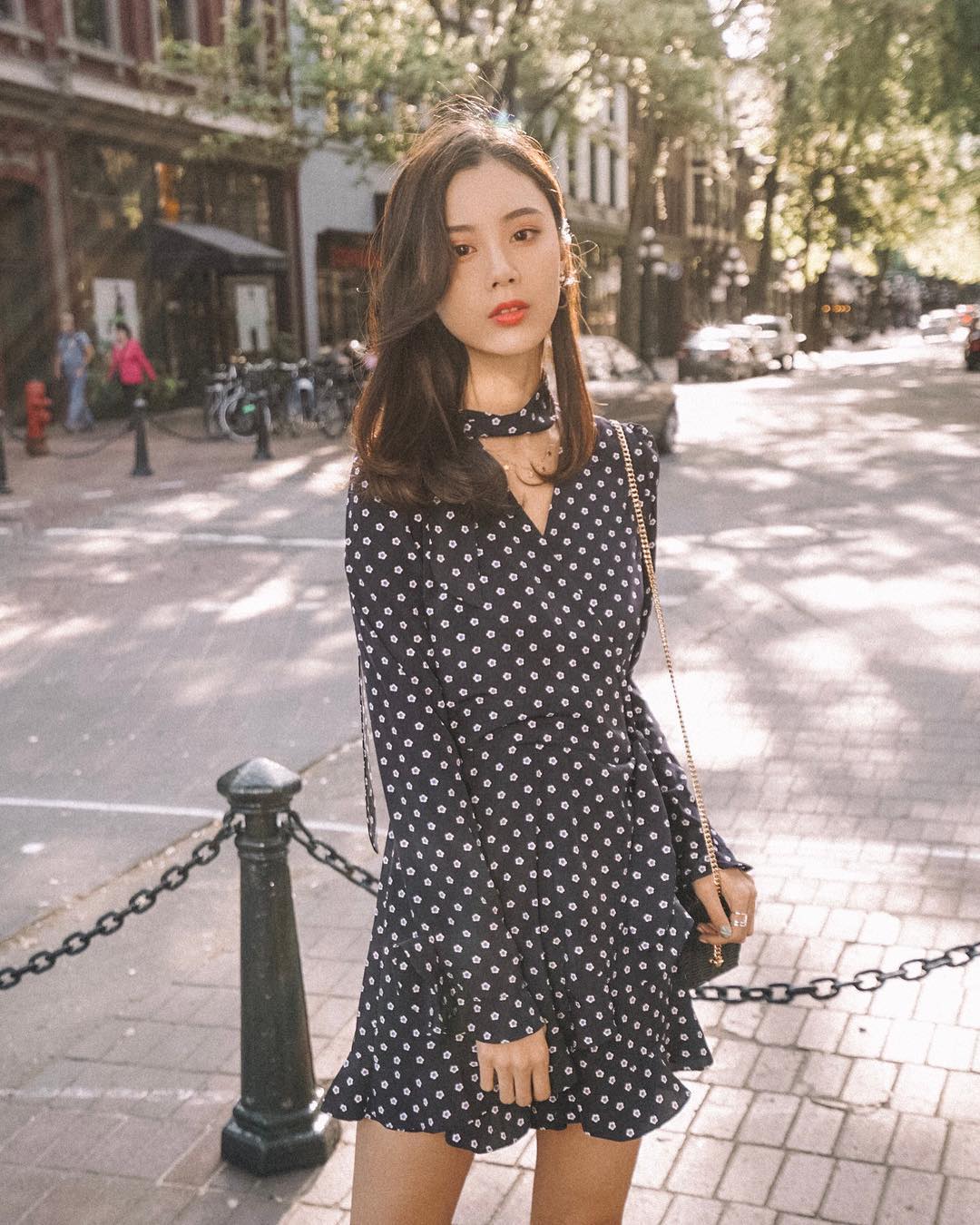 10 cách diện váy họa tiết không lo sến-1