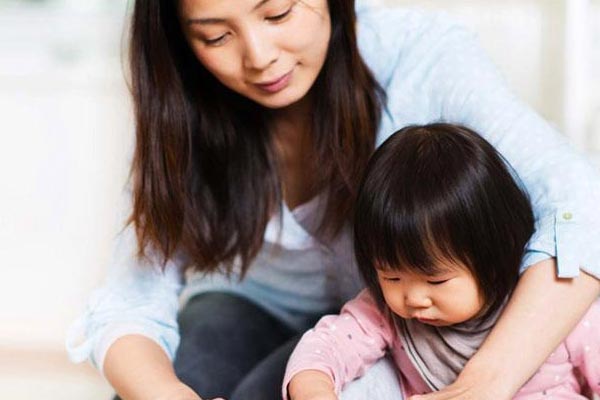 Phạt con gái 9 tuổi bằng cách bỏ rơi con ở sân bay-3