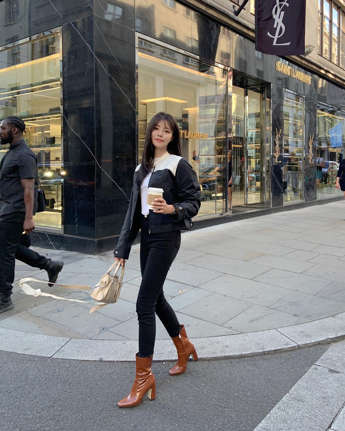 5 kiểu quần tôn dáng, giúp style Tết thêm nổi bật-10