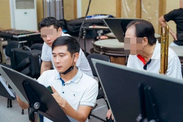 Lần đầu tiên Hồng Đăng và Hồ Hoài Anh cùng xuất hiện sau ồn ào ở Tây Ban Nha-2