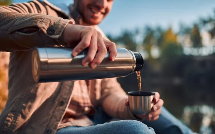 Chuyên gia cảnh báo dùng bình giữ nhiệt đựng loại nước này dễ sinh độc, gây ung thư-1