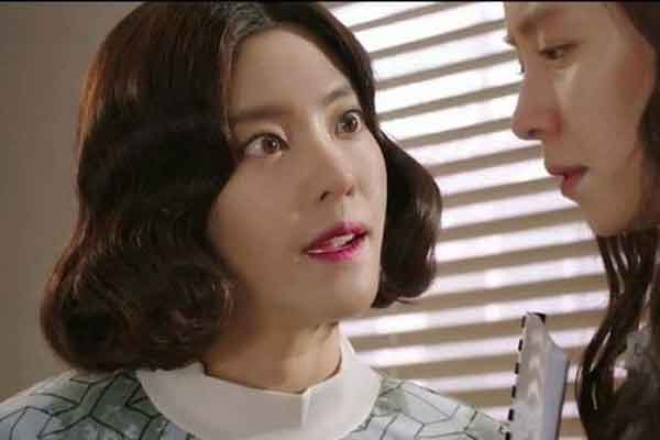 Bật khóc vì hiểu lầm món quà chồng tặng trong ngày đầu đi làm-1