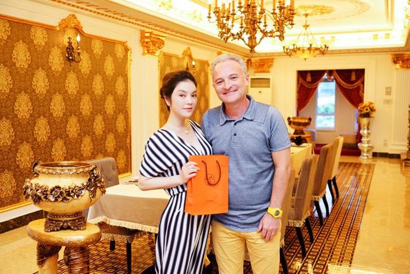 Biệt thự dát vàng của Lý Nhã Kỳ: Nội thất được nhập từ nước ngoài, phòng ăn giống như ở khách sạn-8